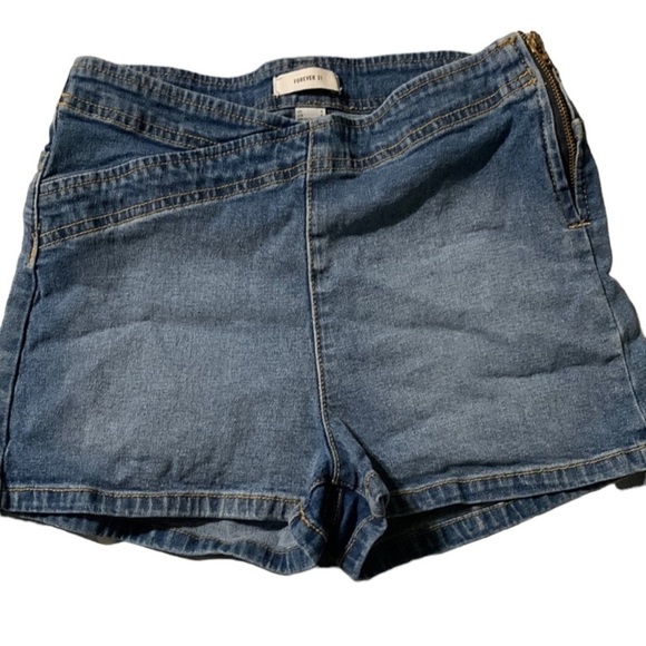 FOREVER 21 small sip up women’s jean shorts - Picture 1 of 4